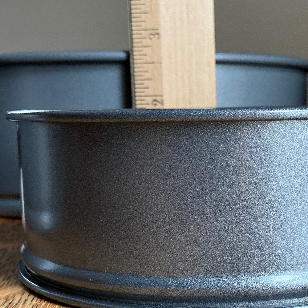 Wilton Spring Form Baking Cake Pans Set of 4 Round - Picture 13 of 14